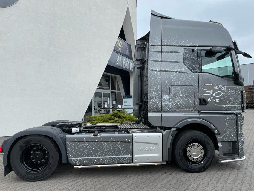 30 lat ALBOR - MAN TGX w jubileuszowym malowaniu